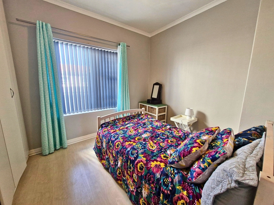 To Let 2 Bedroom Property for Rent in Okennedyville Western Cape